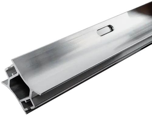 Aluminium-Montageschiene von Wolf, längliche, flache Form mit einer Nivellierlibelle, geeignet für vielseitige Montagesysteme.